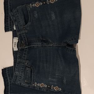 Women's size 6 VGS Washed Distressed Raw Edge Capris